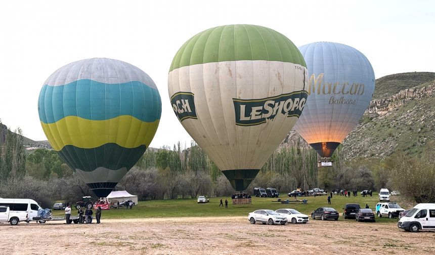 Aksaray'da balon turuna katılan kadınlar Ihlara Vadisi'ni ve Selime Katedrali'ni kuş bakışı izledi