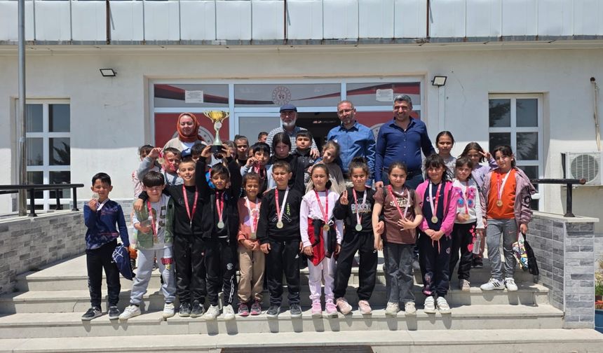 Aksaray'da Okullar Arası Geleneksel Çocuk Oyunları yarışması düzenlendi