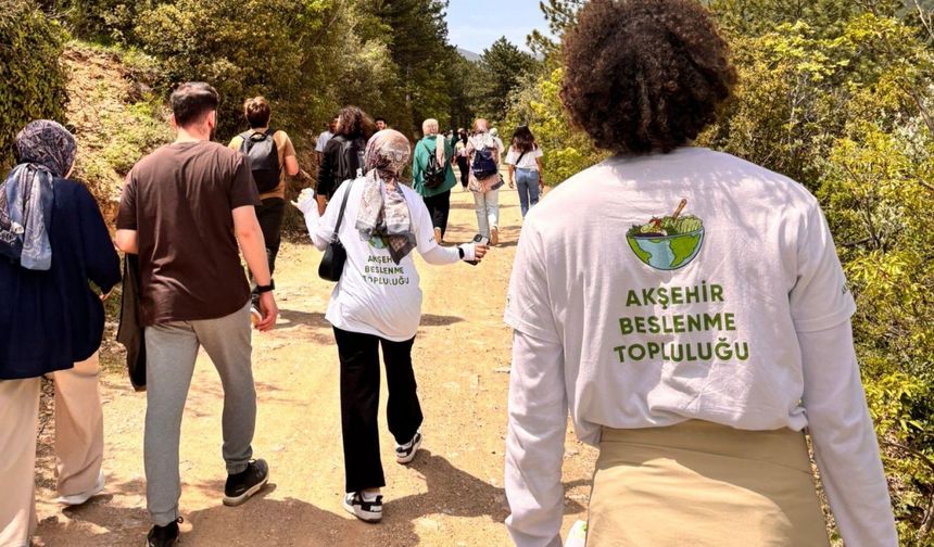 Akşehir'de sağlıklı yaşam için doğada yürüyüş etkinliği yapıldı