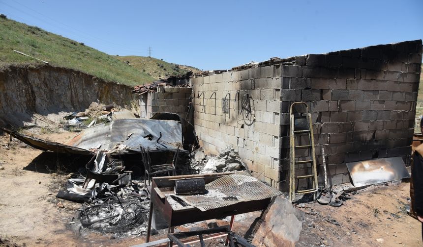 Bahşılı'da yangın çıkan barakada hasar oluştu