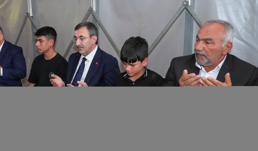 Cumhurbaşkanı Yardımcısı Yılmaz'dan, şehit Astsubay Uzun'un ailesine taziye ziyareti