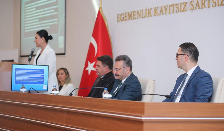 Eskişehir Valisi Aksoy, Ellerim Sesin Olsun Projesi kursiyerlerine sertifika verdi