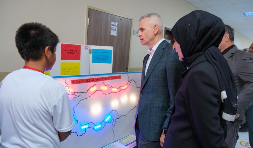 Karaman'da TÜBİTAK 4006 Bilim Fuarı açıldı