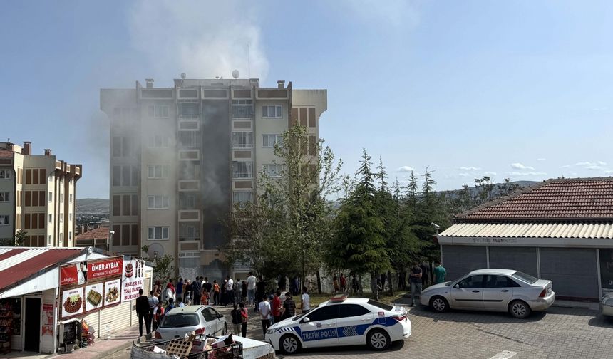 Kırıkkale'de apartmanda çıkan yangında 6 kişi dumandan etkilendi