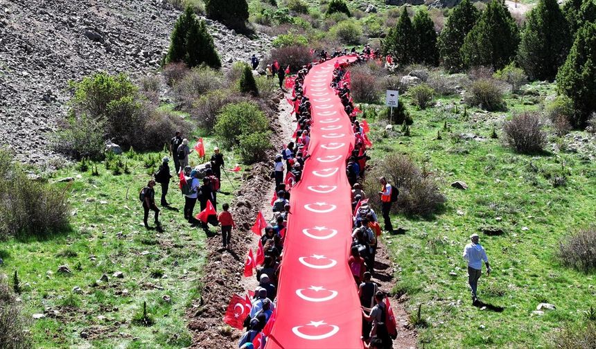 Niğde'de "19 Mayıs" dolayısıyla doğa yürüyüşü düzenlendi