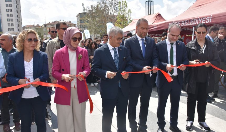 Niğde'de "Üniversite Tanıtım Fuarı" düzenlendi
