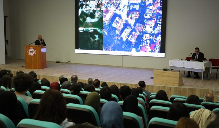 Yozgat Bozok Üniversitesinde "Üretken Yapay Zeka ve Üniversiteler" konulu konferans düzenlendi