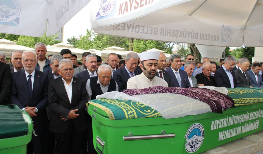 Kayseri Büyükşehir Belediye Başkanı Büyükkılıç'ın vefat eden yengesi defnedildi