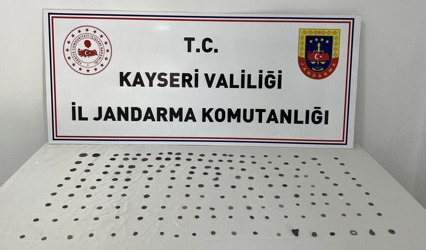 Kayseri'de 181 sikke ve tarihi obje ele geçirildi
