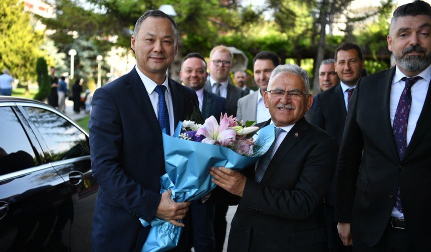 Kırgızistan'ın Ankara Büyükelçisi Kazakbayev'den Büyükkılıç'a ziyaret