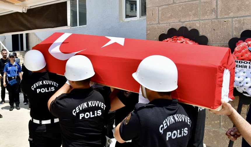 Kırşehir'de kalp krizi sonucu vefat eden polis memuru defnedildi