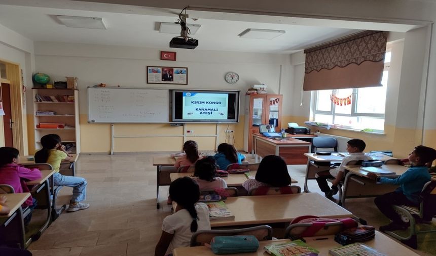Ulaş'ta ilkokul öğrencileri KKKA hastalığına karşı bilgilendirildi