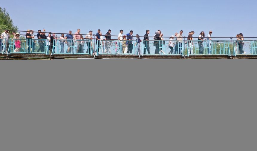 Yerli turistler Kurban Bayramı tatilinde Kapadokya'daki turizm merkezlerini doldurdu