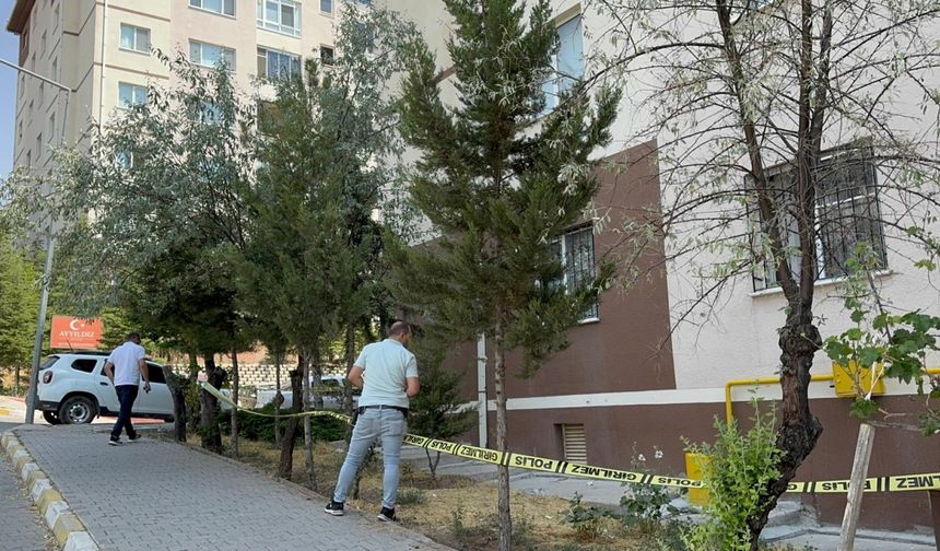 Aksaray'da 4. kattan düşen çocuk ağır yaralandı