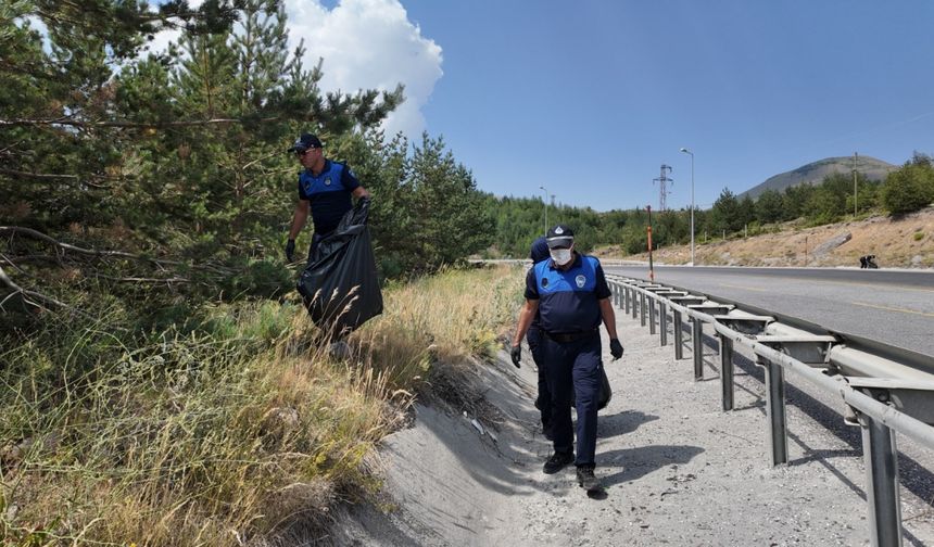 Kayseri Büyükşehir Belediyesi zabıta ekipleri Erciyes’te temizlik çalışması yaptı