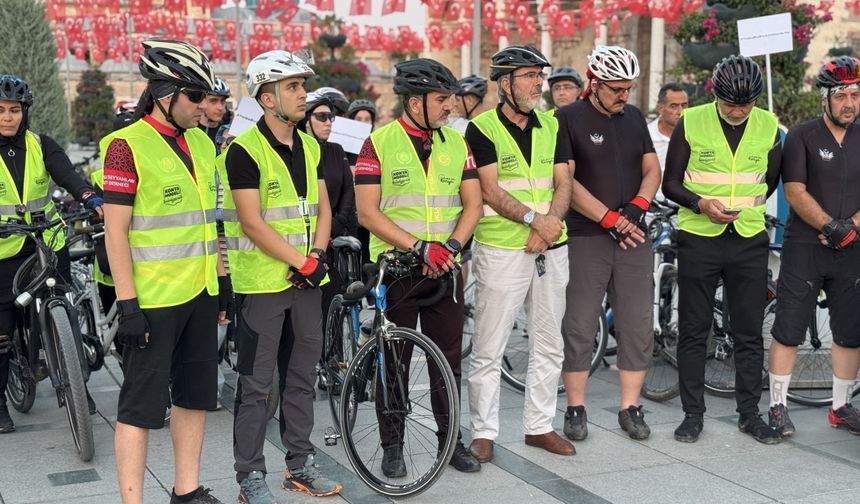 Konya'da bisikletçiler, trafik kazasında hayatını kaybeden arkadaşları için pedal çevirdi