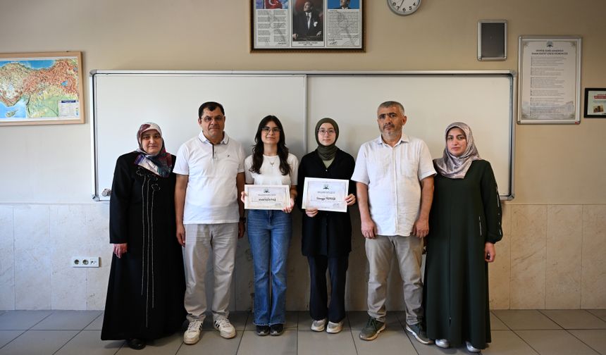 LGS sınavı birincileri, sınava hazırlanırken kendilerine de vakit ayırmayı ihmal etmedi