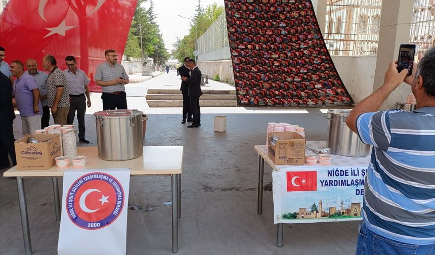 Niğde'de şehitler ve gaziler için aşure ikram edildi