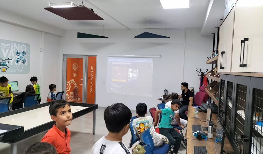 Talas Belediyesi e-Spor ve İnovasyon Merkezi, öğrencilere kapılarını açmaya devam ediyor