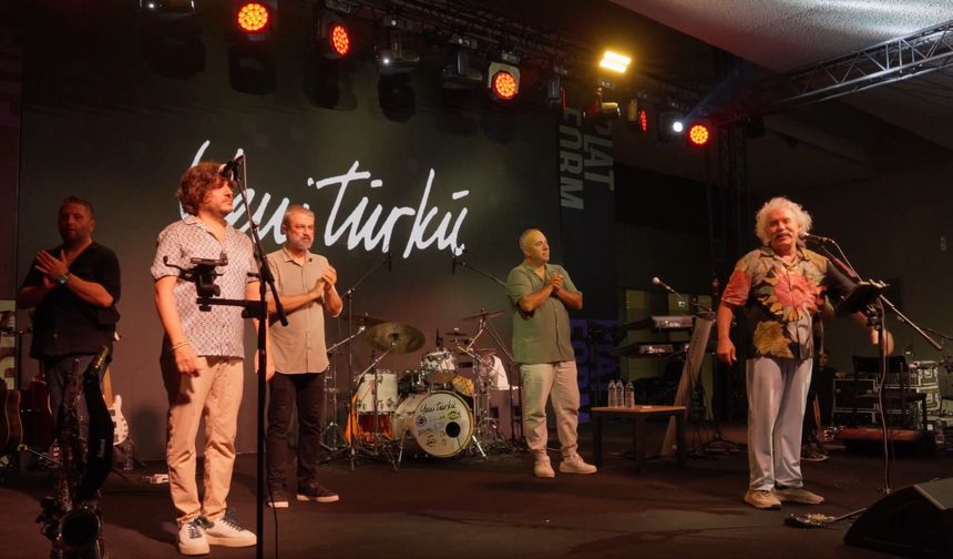 30 Ağustos Zafer Bayramı Terminal Kadıköy'de Yeni Türkü konseriyle kutlandı