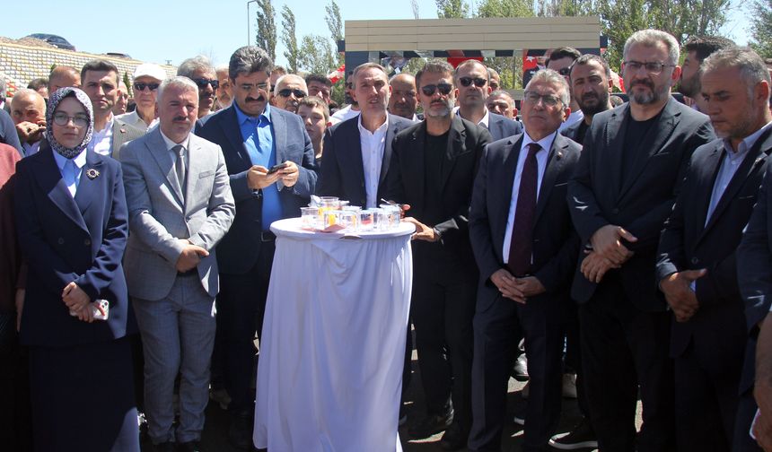 AK Parti Grup Başkanı Abdullah Güler, Hafik Gölü Sosyal Tesisi ve Mesire Alanı'nın açılışına katıldı