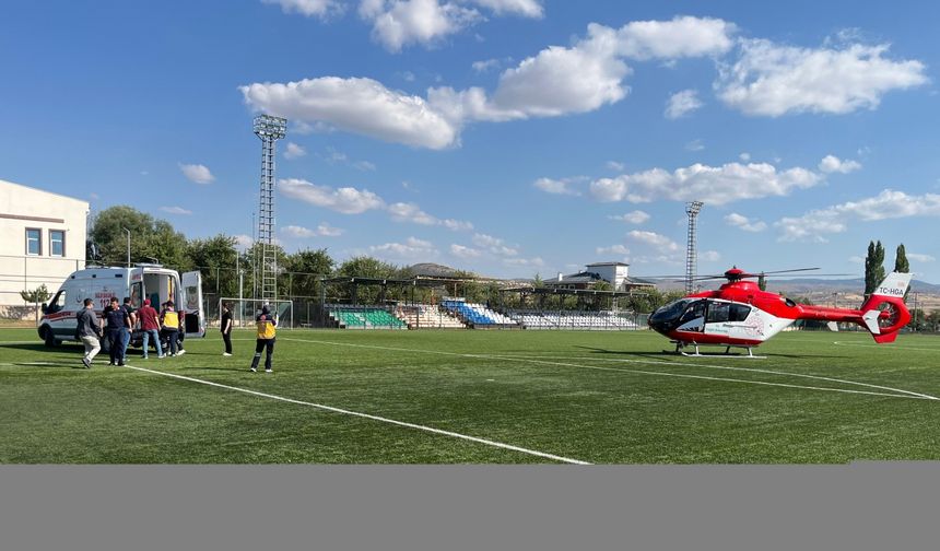 Çankırı'da ambulans helikopter, ayağını balya makinesine kaptıran kişi için havalandı