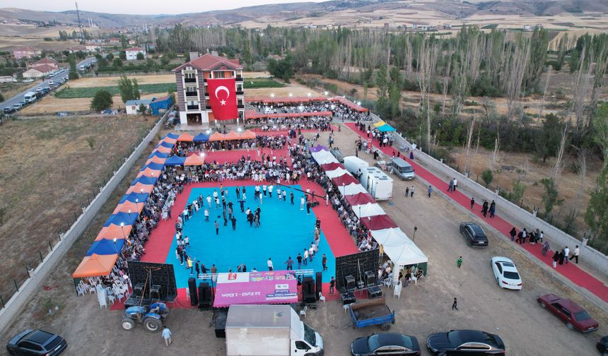 Çubuk'ta festival havasında geleneksel Türkmen düğünü