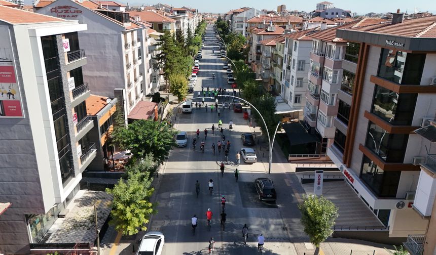 Düzenlenen bisiklet turlarıyla hareketli yaşıyorlar