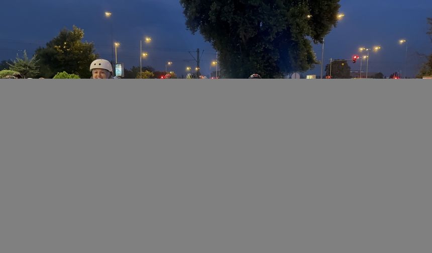 Kadınlar orman yangınlarına dikkati çekmek için pedal çevirdi
