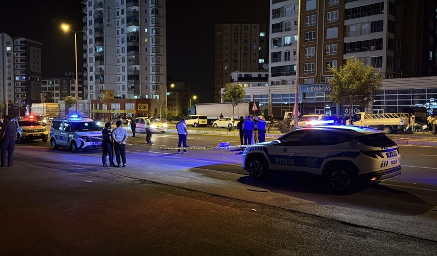Kayseri'de kamyonetin çarpmasının ardından bir otomobilin ezdiği yaya hayatını kaybetti