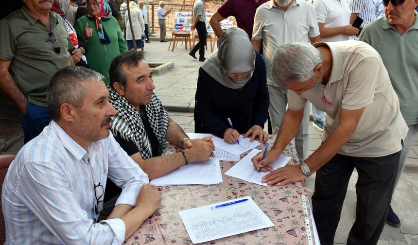 Kırıkkale'de İsrail'in Gazze'ye yönelik saldırılarına karşı imza kampanyası başlatıldı