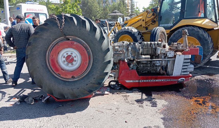 Nevşehir'de hafif ticari araçla çarpışan traktörün sürücüsü yaralandı