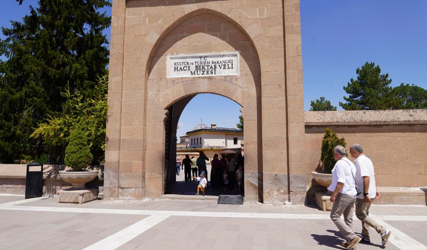 PORTRE - Hacı Bektaş Veli'nin fikir ve düşünceleri insanlığın yolunu aydınlatıyor