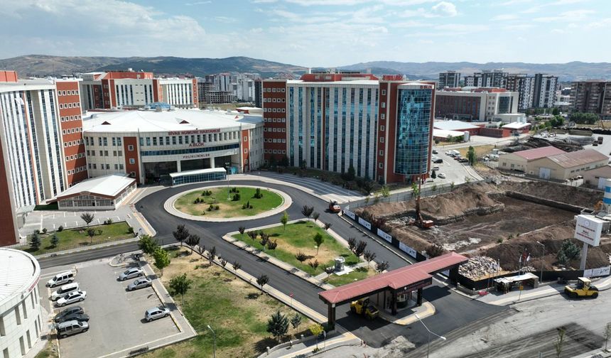 Sivas Numune Hastanesi yeni idari binasının inşaat çalışmaları sürüyor