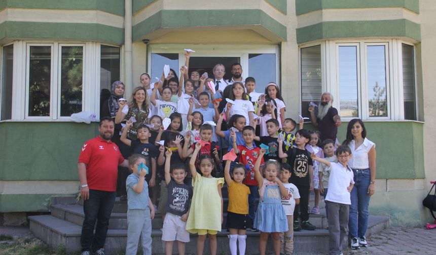 'Dahi çocuklar' atölyelerle eğlenirken öğreniyor