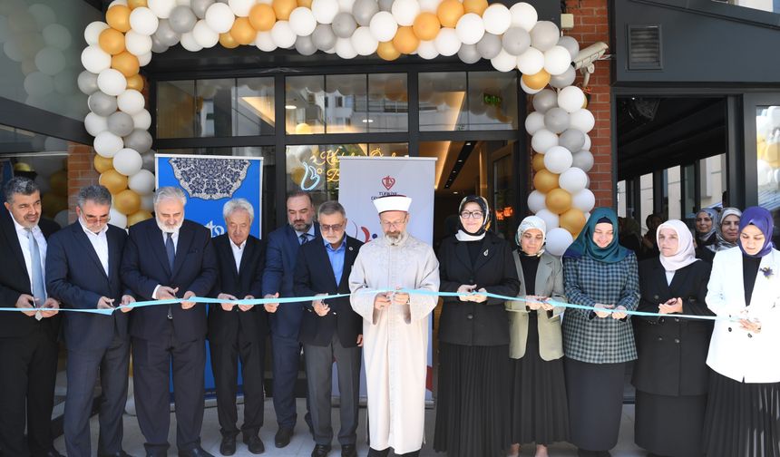 Diyanet İşleri Başkanı Erbaş, Ankara'da 'Birr Mekan İyilik, Sanat ve Kahve' açılışına katıldı