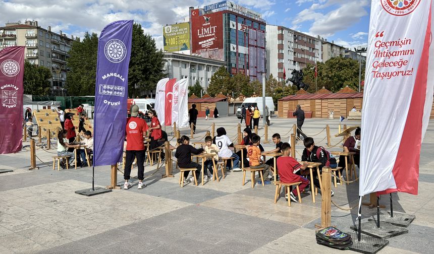 'Geleneksel Oyunlar Tırı' Kırşehir'de çocuklarla buluştu