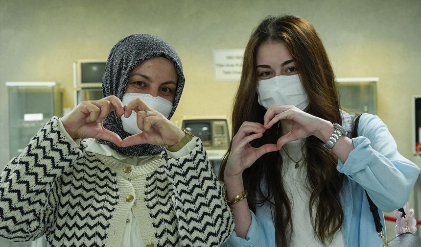 Kalp hastası gence nakli 14 yıl önce annesini ameliyat eden ekip yaptı