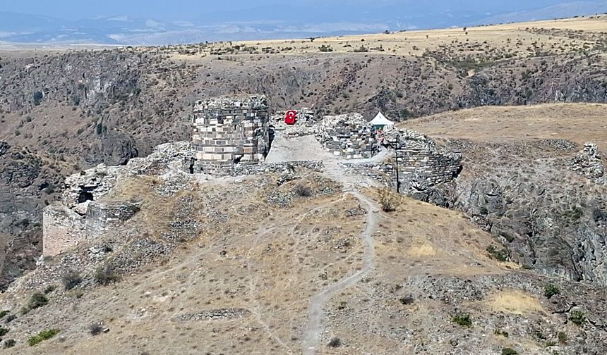 Kaymakam Coşkun Tabanlıoğlu Kalesi'nde incelemelerde bulundu