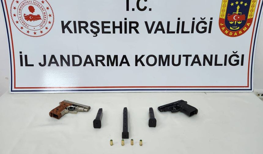 Kırşehir'de ruhsatsız tabanca taşıyan 2 şüpheliye idari para cezası