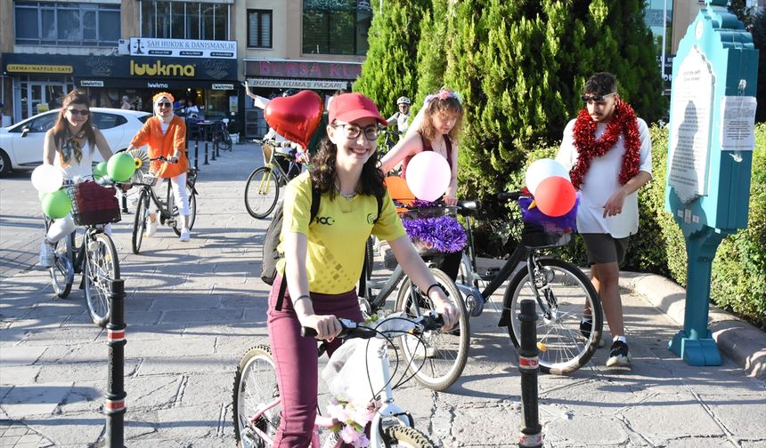 Konya'da kadınlar, Dünya Otomobilsiz Kentler Günü'ne dikkati çekmek için pedal çevirdi