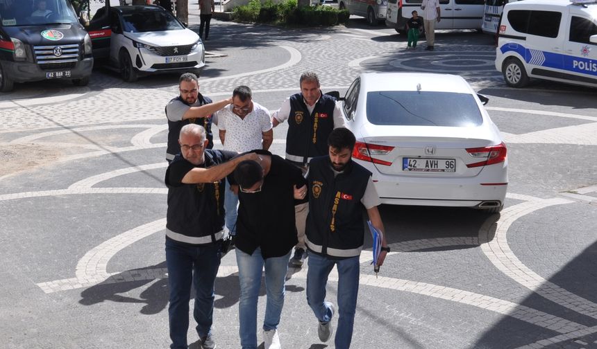 Konya'da sahte altın sattığı öne sürülen 2 şüpheli yakalandı