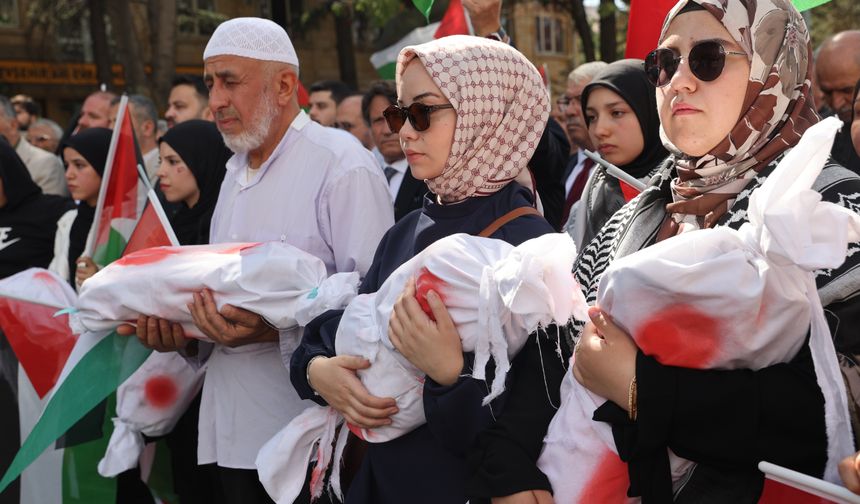 Nevşehir'de Küresel Sumud Filosu'na destek yürüyüşü düzenlendi