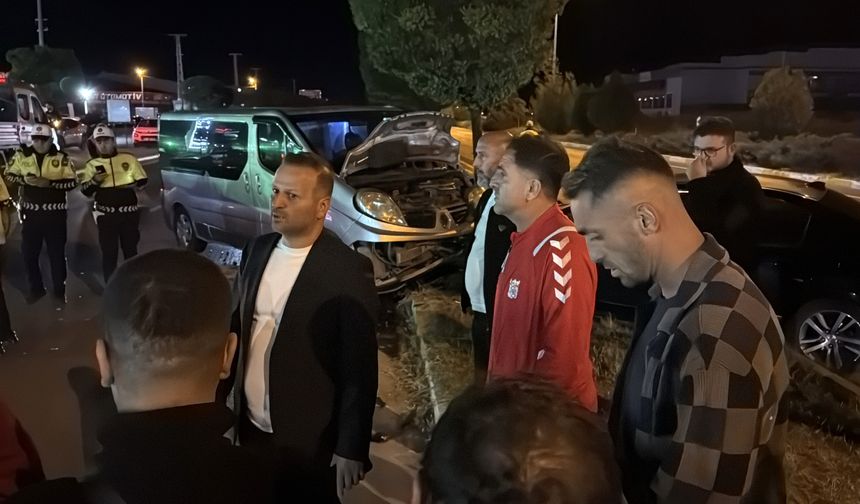 Sivas'ta trafik kazasında 3'ü Sivasspor altyapı futbolcusu 5 kişi yaralandı