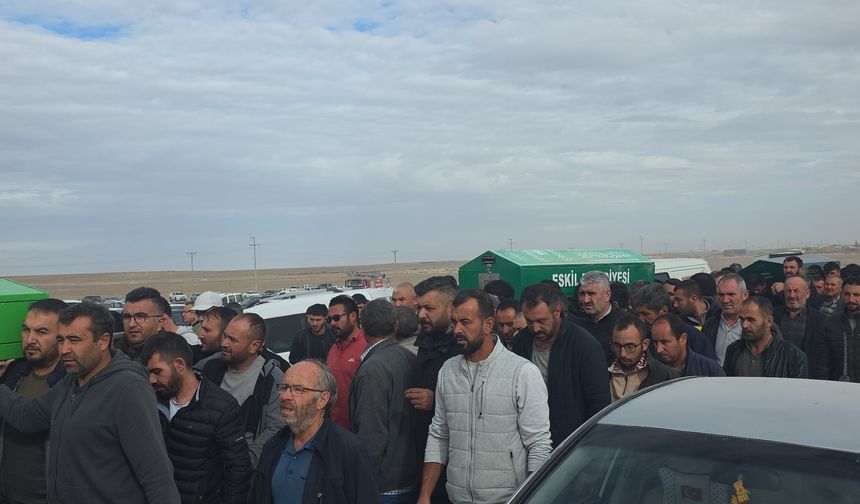 Aksaray'da trafik kazasında yaşamını yitiren 3 kardeşin cenazesi toprağa verildi