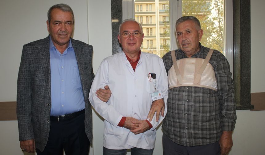 Bir gün arayla bypass ameliyatı olan ağabey ile kardeş taburcu edildi