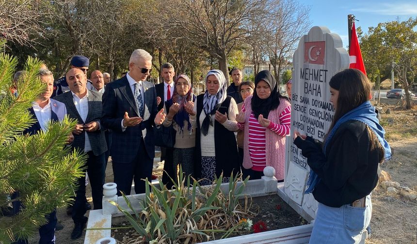 Ermenek'teki maden kazasında yaşamını yitiren işçiler mezarı başında anıldı