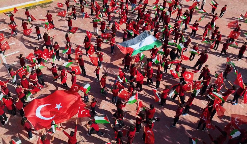 Sivas'ta öğrencilerden Filistin'e, 'Özgür Gazze' koreografili destek