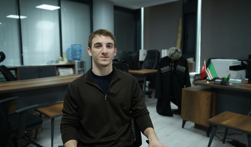 Aileleri Türkiye'ye göç etmek zorunda kalan Çeçen güreşçiler, ay yıldızlı formayla uluslararası başarı istiyor