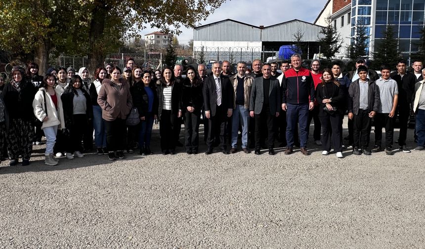 Çubuk'ta domates üreticilerine sertifika verildi